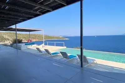 Villa Oneiro-Dreamy luxury villa with private access to the sea in Sivota!