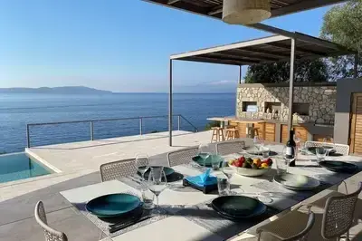 Villa Oneiro-Dreamy luxury villa with private access to the sea in Sivota!