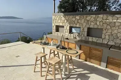 Villa Oneiro-Dreamy luxury villa with private access to the sea in Sivota!