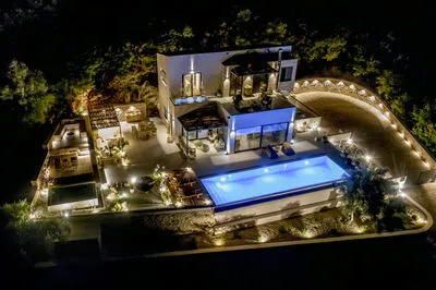 Villa Agapanthus with sea view in Nikiana