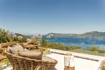 Villa Agapanthus with sea view in Nikiana