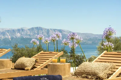 Villa Agapanthus with sea view in Nikiana