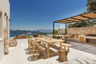 Villa Agapanthus with sea view in Nikiana