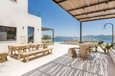 Villa Agapanthus with sea view in Nikiana