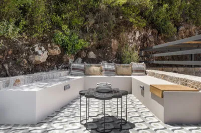 Villa Agapanthus with sea view in Nikiana
