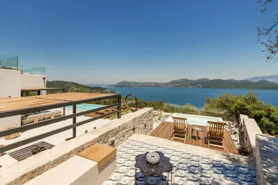 Villa Agapanthus with sea view in Nikiana