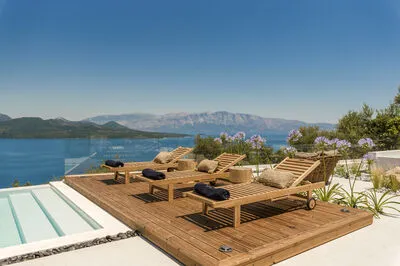 Villa Agapanthus with sea view in Nikiana