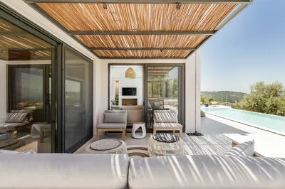 Villa Agapanthus with sea view in Nikiana