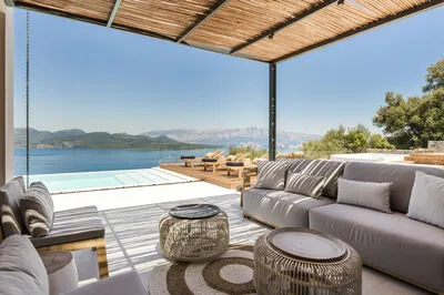 Villa Agapanthus with sea view in Nikiana