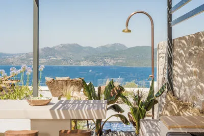 Villa Agapanthus with sea view in Nikiana
