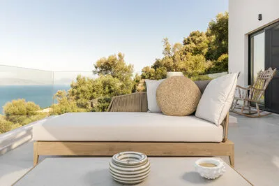 Villa Agapanthus with sea view in Nikiana
