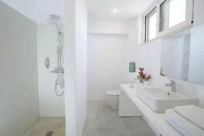 Villa NISI – Stylish Sea-View Retreat with Pool & Easy Access