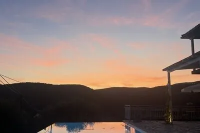 Villa Magiko, luxury close to Mikros Gialos beach