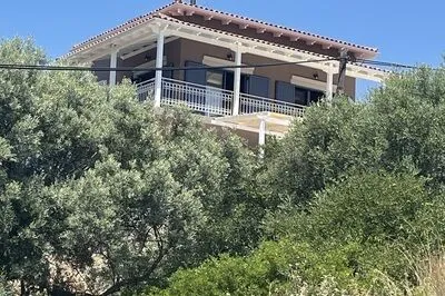 Villa Magiko, luxury close to Mikros Gialos beach