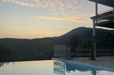 Villa Magiko, luxury close to Mikros Gialos beach