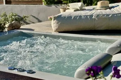  Luxury apartment close to Agios Ioannis beach and to Lefkada town.
