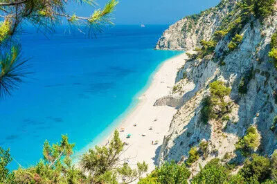  Luxury apartment close to Agios Ioannis beach and to Lefkada town.