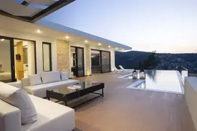 Elegant Greek Island Villa with Pool
