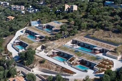 Luxury Meets Nature: Unique Cave Villa in Beautiful Sivota (E)