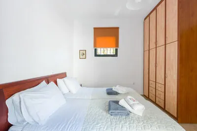 Seafront 3 bed Villa, p/pool, walk to beach and taverna
