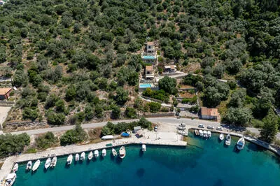 Seafront 3 bed Villa, p/pool, walk to beach and taverna