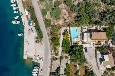 Seafront 3 bed Villa, p/pool, walk to beach and taverna