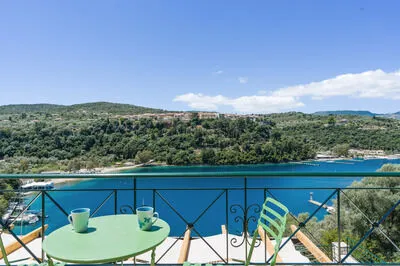 Luxury villa w/pool, amazing seaviews, 5 mins walk to the beach