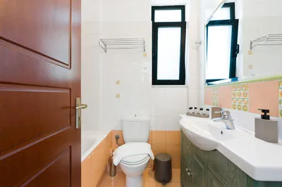Luxury villa w/pool, amazing seaviews, 5 mins walk to the beach