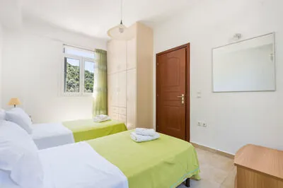 Luxury villa w/pool, amazing seaviews, 5 mins walk to the beach