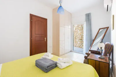Luxury villa w/pool, amazing seaviews, 5 mins walk to the beach