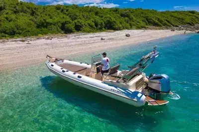 Apollon 7.5-meter RIB, ideal for day cruises with up to 10 guests.