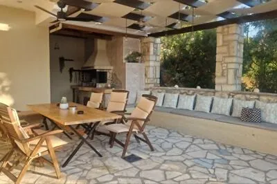 Villa Panorea-A Wonderful new villa with private swimming pool, into nature