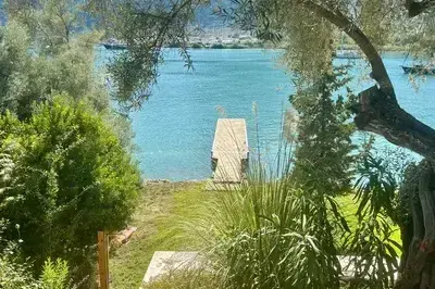 Villa Unalome – Seafront Luxury in the Picturesque Bay of Vlicho