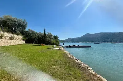 Villa Unalome – Seafront Luxury in the Picturesque Bay of Vlicho