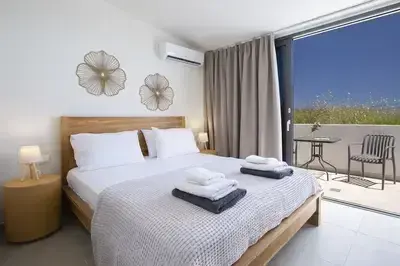 Amber by the sea – Elegant Villa with amazing view and XLarge Infinity Pool