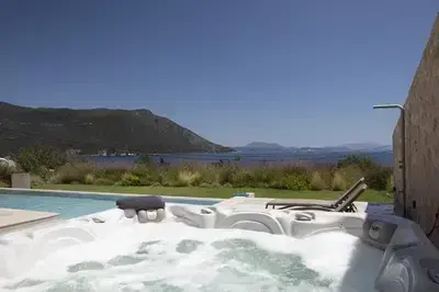Amber by the sea – Elegant Villa with amazing view and XLarge Infinity Pool