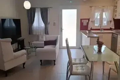 Cozy & Luxury Maisonette with swimming pool very close to Nidri