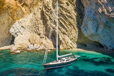 LUXURY CHARTER  "Morning Calm" Trintella 65 Classic (Skipper & Hostess Inc)