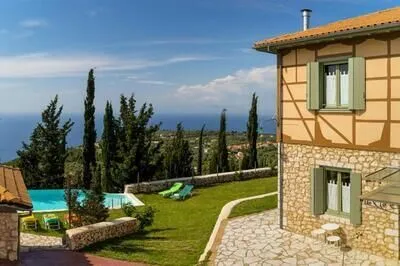 Melivaro 4bedroom villa with stunning views 700 m from Tsoukalades village
