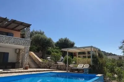 Villa Eleanor, a private villa 10min walk to Sivota Bay Discounts for May 
