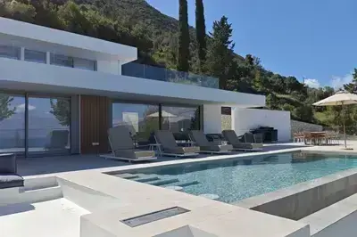 Blue Breeze brand new luxury villa with Infinity Pool & Stunning Sea View 