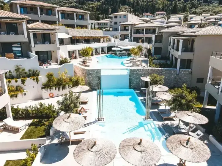 Stylish Residence in Crystal Waters, Nikiana Main photo of the rental