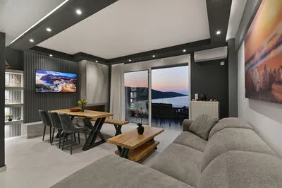 Suite 3 – A Two-Level Haven of Elegance with Captivating Gulf Views