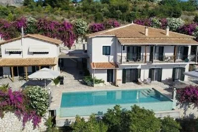 Large accommodation for up to 29 people with stunning sunsets in Kalamitsi