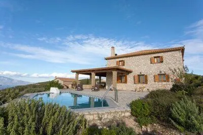 Spacious Family Villa with Pool & Sea Views