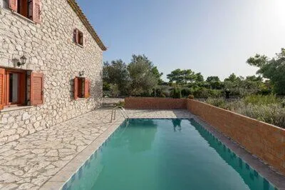 Spacious 3-Bedroom Villa with Private Pool close to Navagio