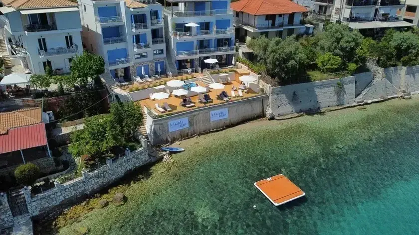 Lusso fronte mare in Grecia, appartamenti fino a 12 ospiti Main photo of the rental