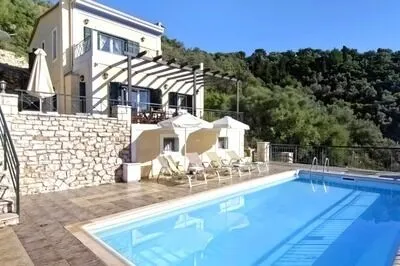 Luxury villa w/pool, amazing seaviews, close to beach