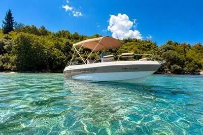 self drive boats in Lefkada